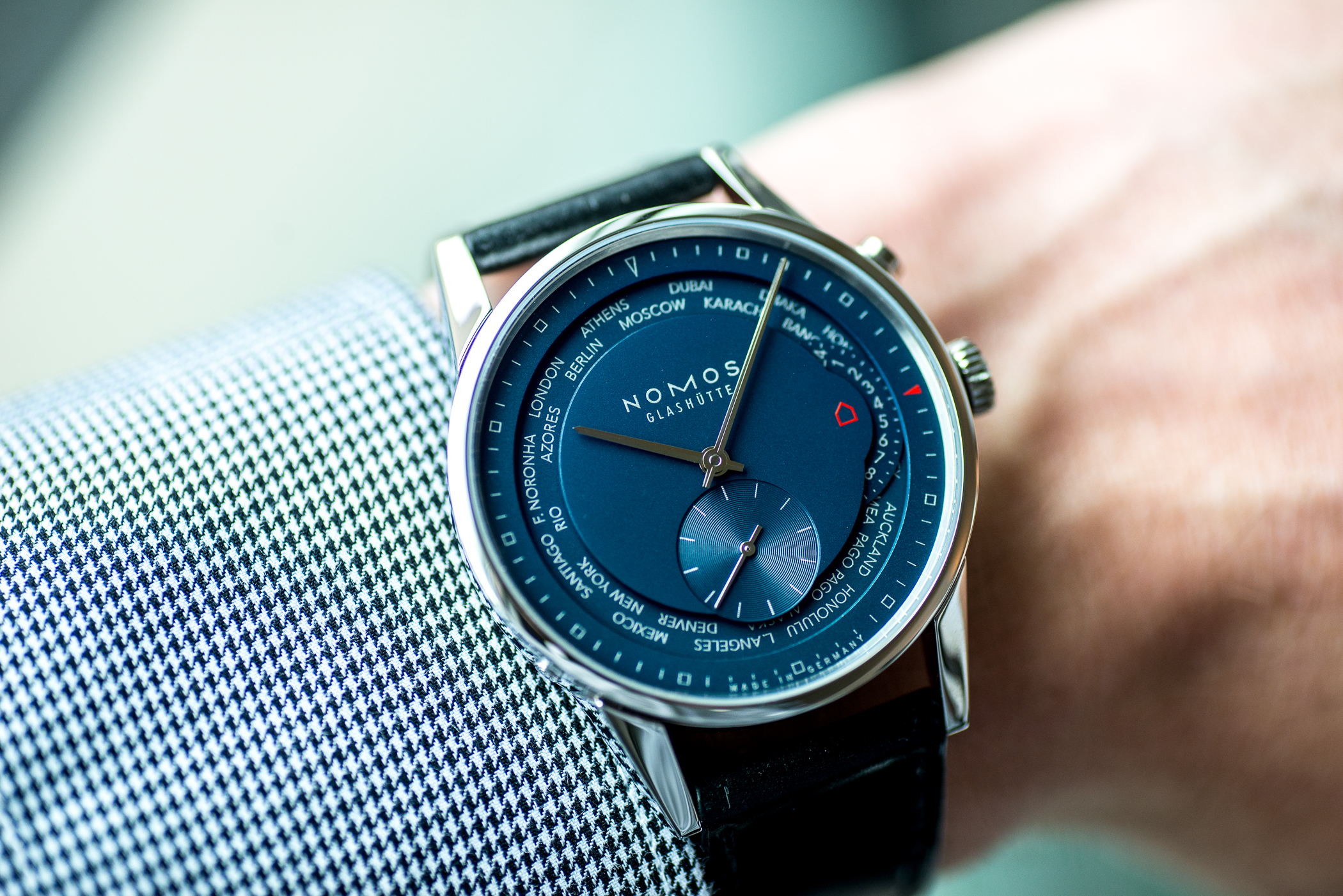 Nomos_Zu__rich_Weltzeit_Nachtblau-8360__